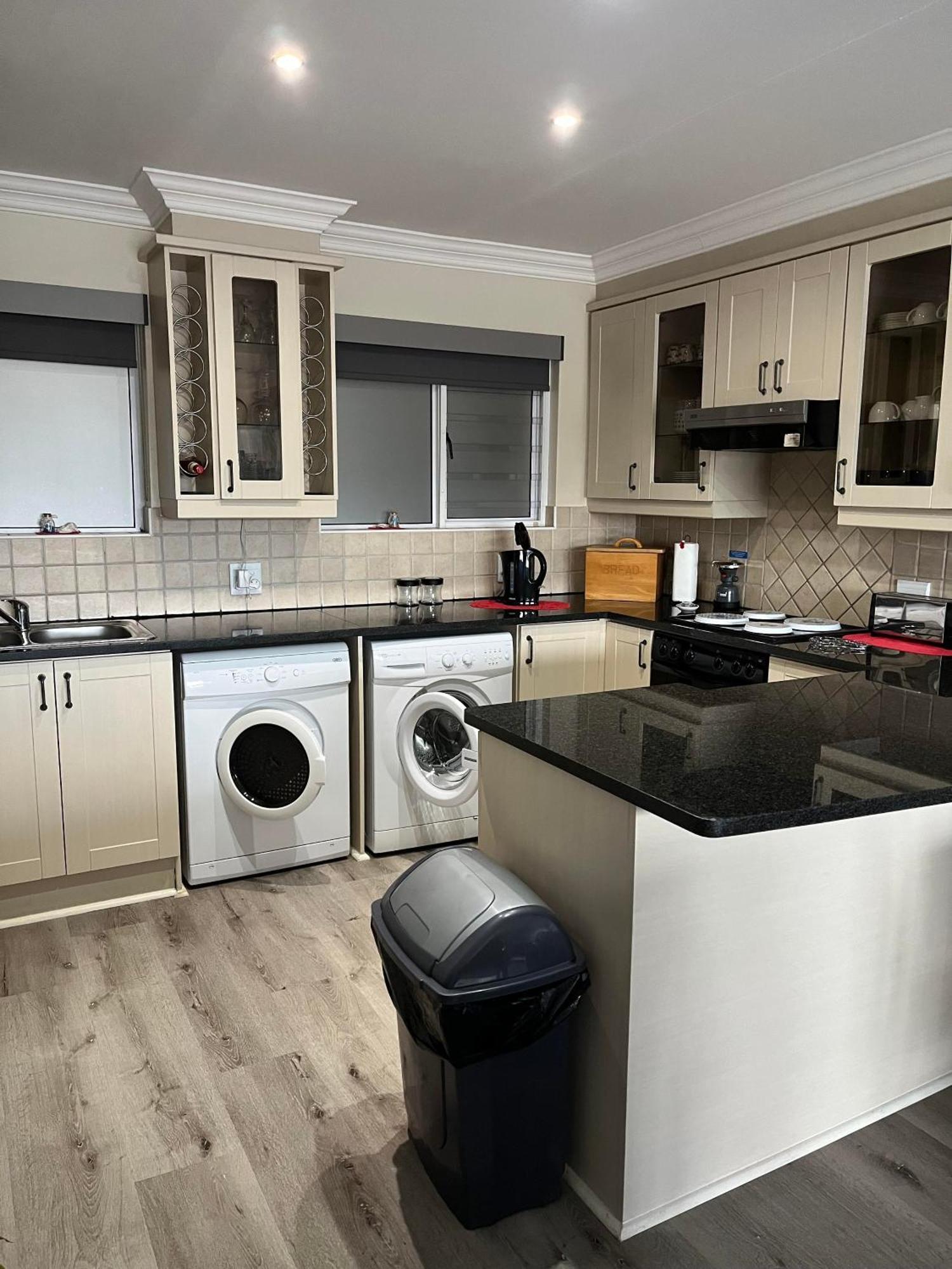 Modern Apartment Walking Distance To Main Beach Restaurants And Other Amenities Jeffreys Bay Zewnętrze zdjęcie
